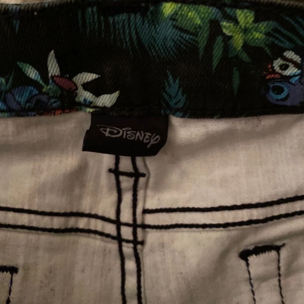 NWT DISNEY WOMENS STITCH SHORTS - Picture 5 of 6